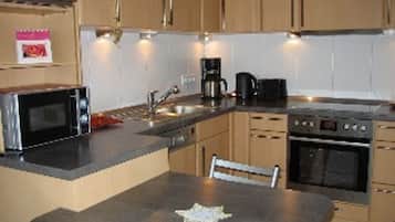 Apartment | Eigene Küche | Kühlschrank, Mikrowelle, Ofen, Herdplatte