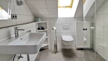 Comfort Apartment | Bathroom