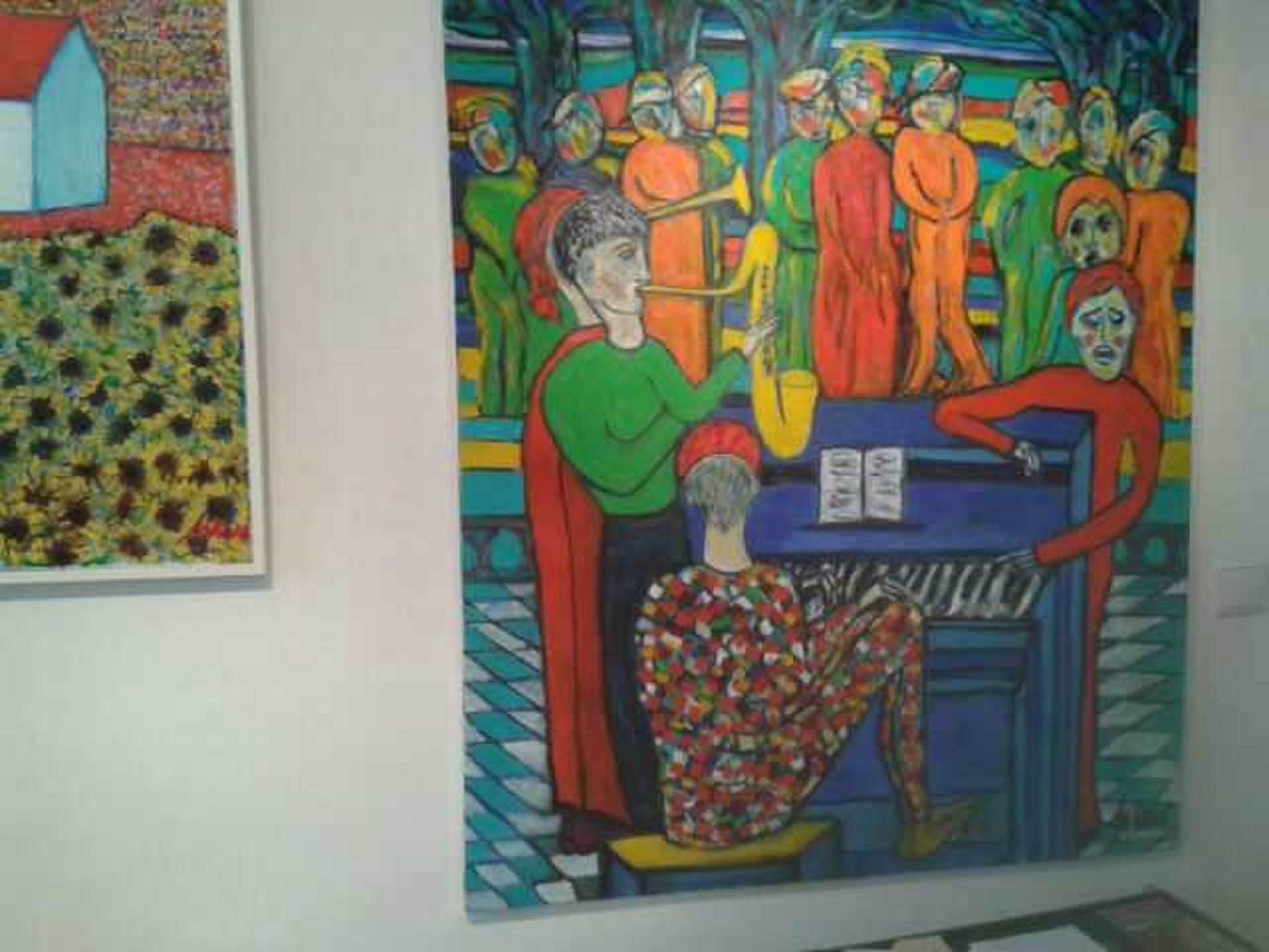 Un tableau représentant des figures abstraites et une maison.