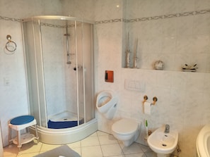 Apartment | Bathroom | Hair dryer, towels