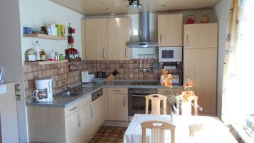 Apartment, 1 Bedroom, Patio | Private kitchen | Fridge, oven, dishwasher, coffee/tea maker