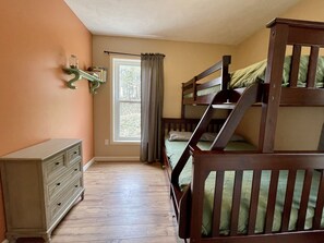 4 bedrooms, iron/ironing board, free WiFi, bed sheets