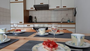 Apartment, Patio | In-room dining