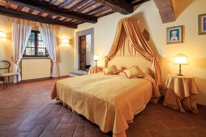 6 camere, ferro/asse da stiro, Wi-Fi, lenzuola