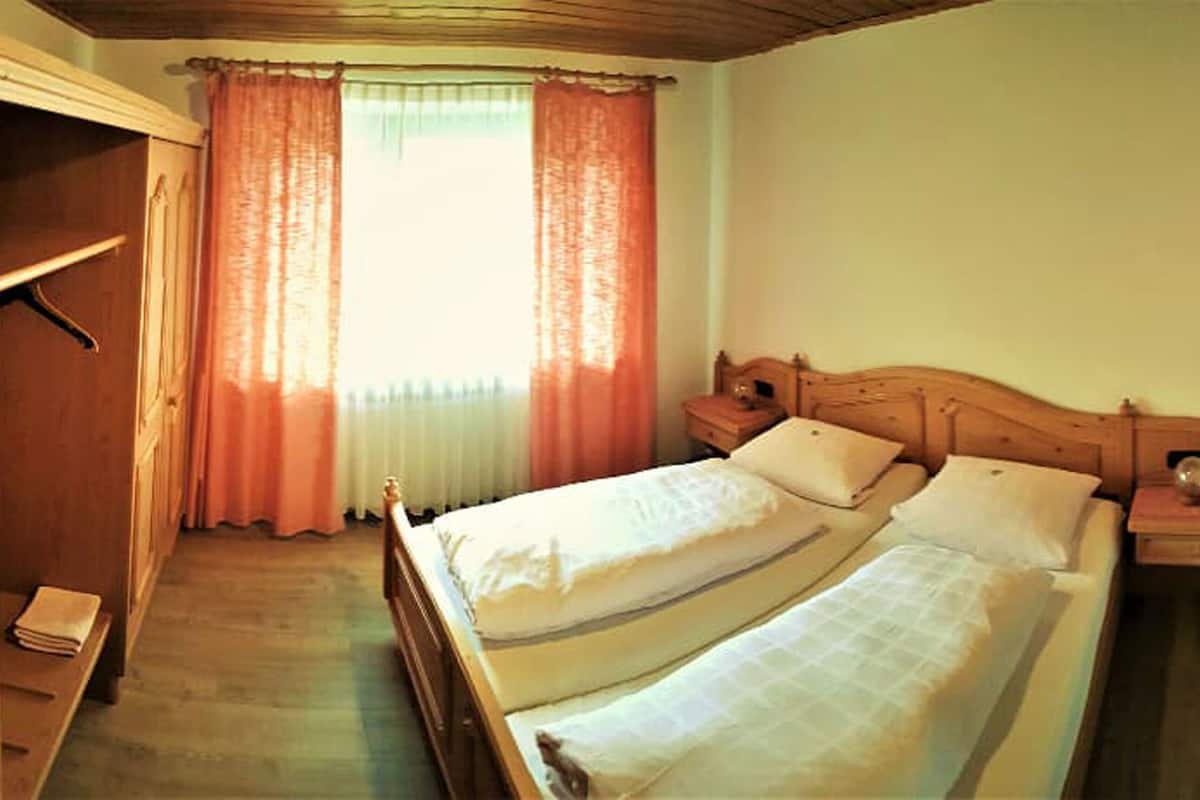 2 bedrooms, free WiFi, bed sheets
