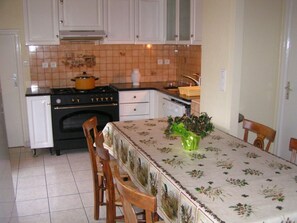 Frigorifero, microonde, forno, lavastoviglie