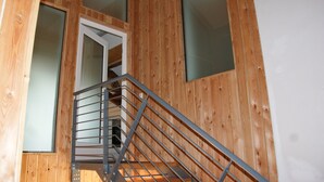 A wooden interior with a staircase and large windows. - Residenz Nr.6 (Zapfendorf)