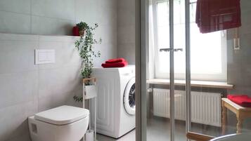 Condo | Bilik Mandi | Pancuran mandi, pengering rambut, tuala disediakan