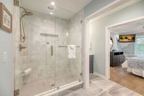 Combined shower/bathtub, hair dryer, towels - Popular location, river view, pool access (Kiawah Island)