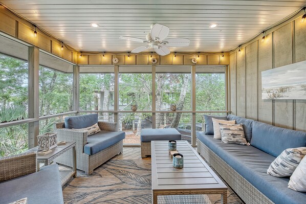 Älytelevisio, DVD-soitin, kirjoja