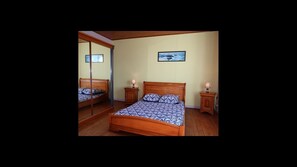3 bedrooms, iron/ironing board, WiFi, bed sheets - Fisherman's house, south-facing facing the bay of Paimpol, not overlooked (Ploubazlanec)