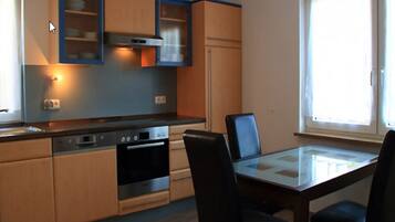 Apartment | Eigene Küche | Kühlschrank, Ofen, Geschirrspüler, Wasserkocher mit Kaffee-/Teezubehör