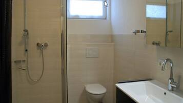 Apartment | Badezimmer | Dusche, Haartrockner, Handtücher