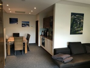 Apartment, 1 Bedroom | Living area
