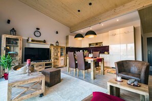 Luxury Penthouse | Private kitchen | Full-size fridge, microwave, oven, stovetop - Penthouse Tauberblick (Tauberbischofsheim)