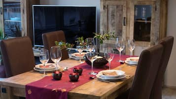 Luxury Penthouse | Makan dalam bilik