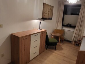 2 bedrooms, desk, free WiFi, bed sheets
