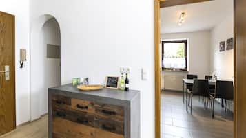 Apartment | Makan dalam bilik