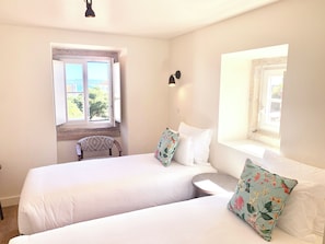 Deluxe Apartment, 1 Bedroom, River View | 1 bedroom, premium bedding, down comforters, memory foam beds - Hermitage Castelo - Casa Saint Jorge (Lisbon)