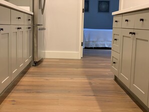 2 dormitorios, caja fuerte, tabla de planchar con plancha