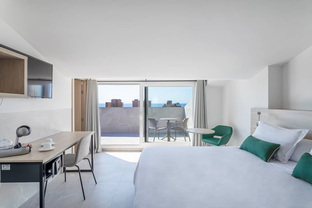 double room, terrace | 1 bedroom, down duvets, individually decorated, individually furnished