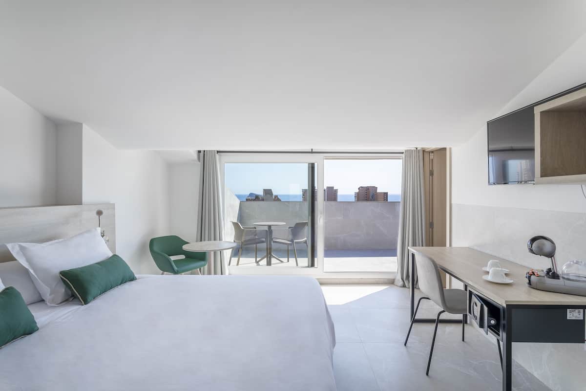 Habitación doble, Terraza | 1 habitación, edredón, decoración personalizada y muebles diferentes