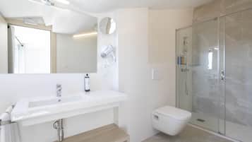 Doppelzimmer, Terrasse | Badezimmer | Dusche, Handtücher