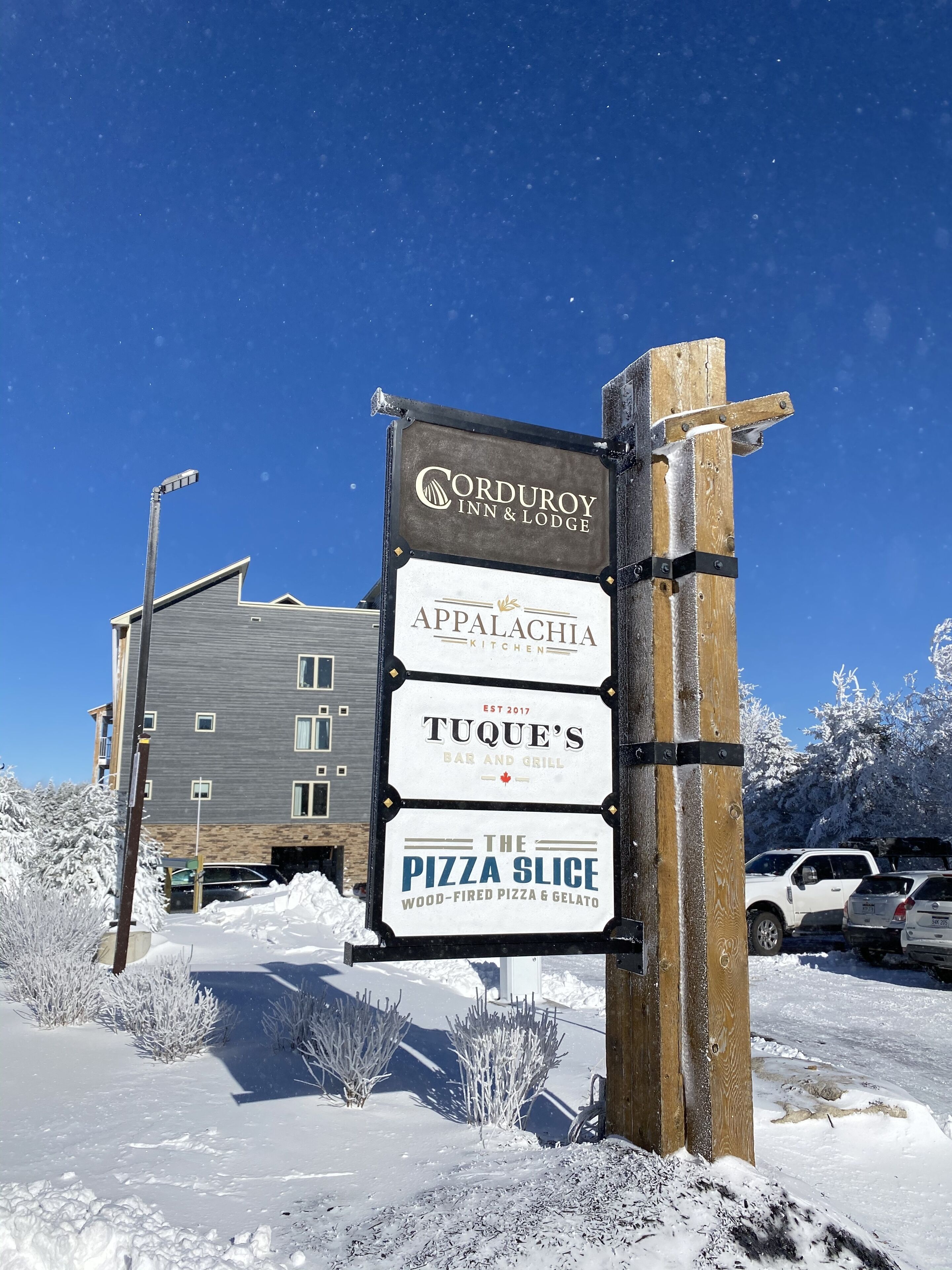 2 restaurants, lunch, dinner served; american cuisine