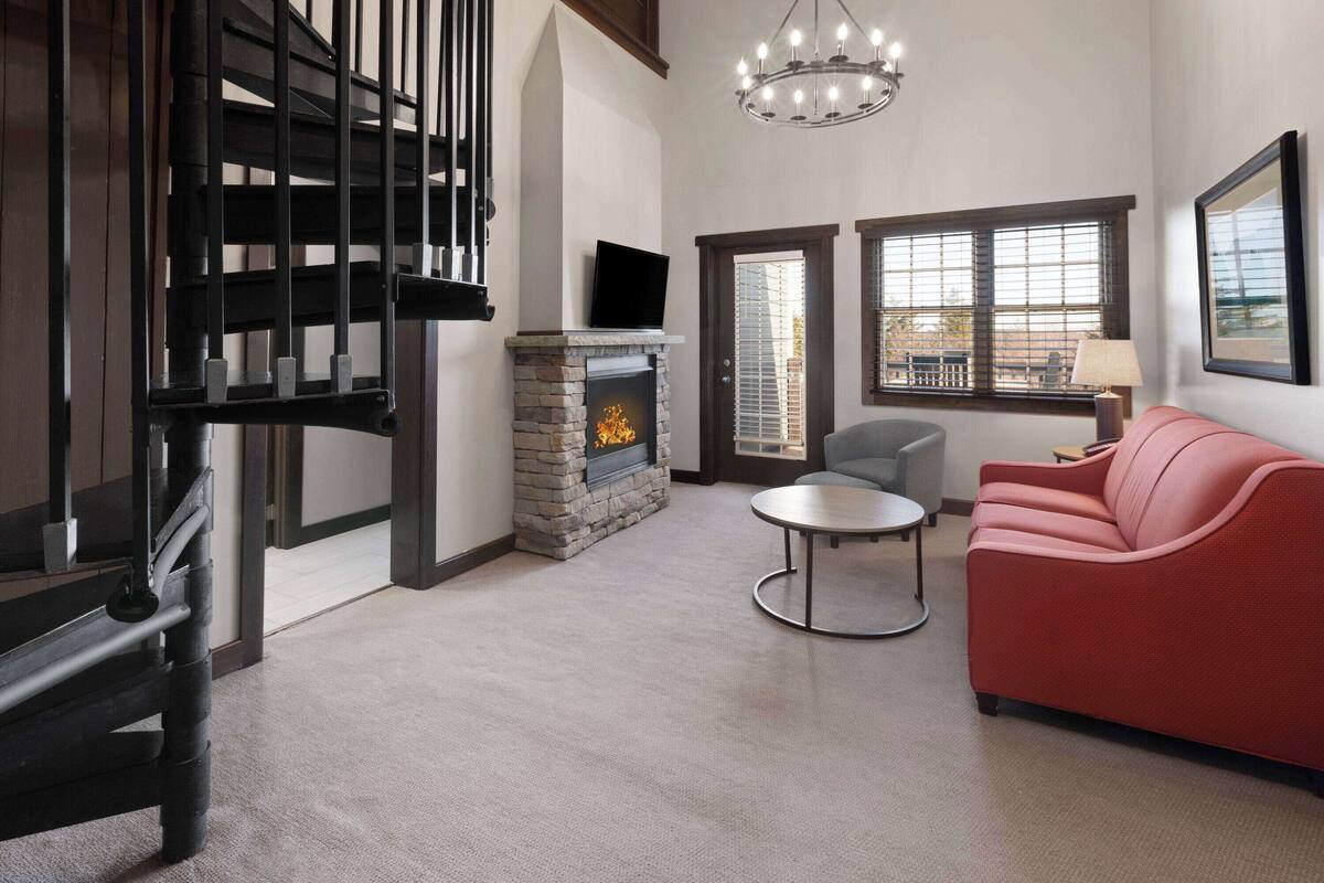 スイート ベッド (複数台) 禁煙 (Loft, Slope View, Dog-friendly) | 高級寝具、セーフティボックス (室内)、アイロン / アイロン台、WiFi (無料)