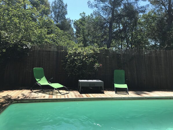 Outdoor pool - T2 in private property in garden with pool overlooking pinewood (Rousset)