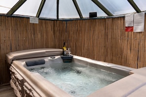 室内 SPA 浴缸
