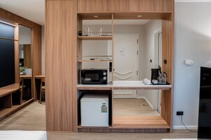 Desk, laptop workspace, free WiFi, bed sheets