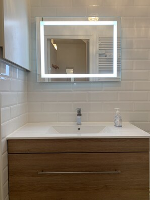 Shower - Appartement Le Cauris by Agence Bru - 324399 (Lacanau)