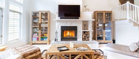 Smart TV, fireplace, stereo