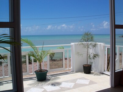 Ocean view villa and elegance
