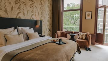 Hochwertige Bettwaren, Betten mit Memory-Foam-Matratzen, Zimmersafe