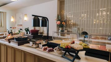 Daily buffet breakfast (EUR 17.50 per person)
