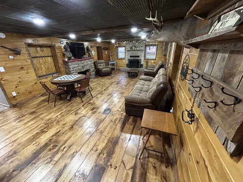 Rustic Lodge near Black Moshannon & Penn State