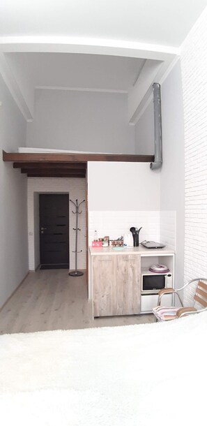 公寓 (Duplex R2-5) | 私人廚房 | 雪櫃、爐具、電熱水壺、烤盤