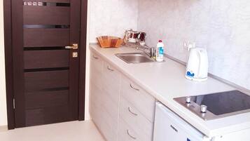 Luxury Apartment, 1 Bedroom (L2) | Private kitchen | Fridge, stovetop, electric kettle, griddle