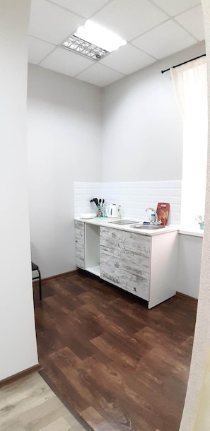 Studio (R2) | Private kitchen