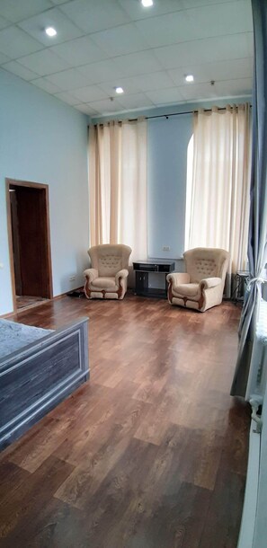 奢華公寓, 1 間臥室 (L3) | 客廳 | LCD 電視