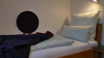 Single Room | Desk, free WiFi, bed sheets