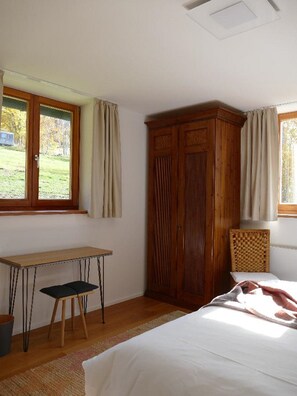 Desk, free WiFi, bed sheets