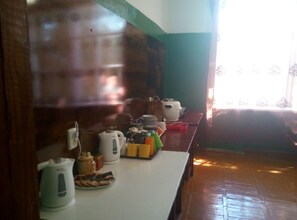 Fridge, microwave, stovetop - Apart-Hotel Primorskaya 54 (Zatoka)