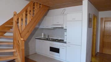 Apartment, Balcony | Private kitchen | Coffee/tea maker, toaster, cookware/dishes/utensils