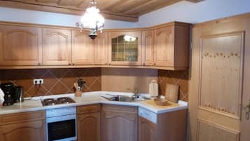 Apartment, Mountain View | Private kitchen | Coffee/tea maker, toaster, cookware/dishes/utensils