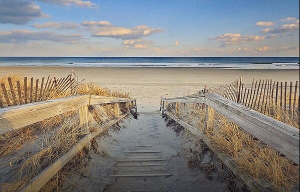 Beach nearby, sun-loungers, beach towels