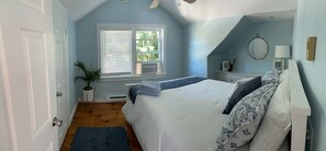 2 bedrooms, WiFi, bed sheets - HONEY BEE, The Hive Vacation Getaway  (Ogunquit)