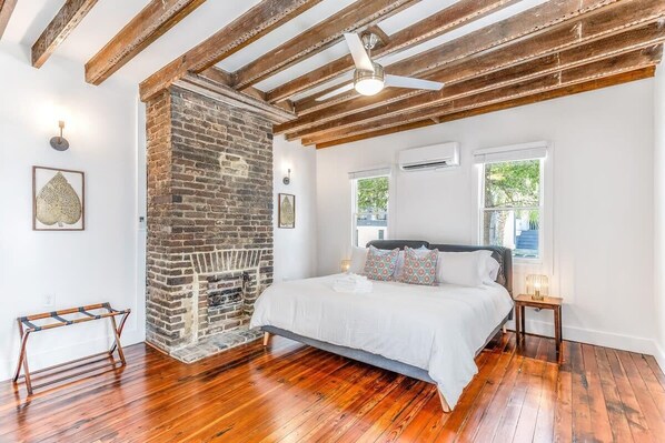 6 habitaciones, tabla de planchar con plancha, cuna de viaje y wifi 
